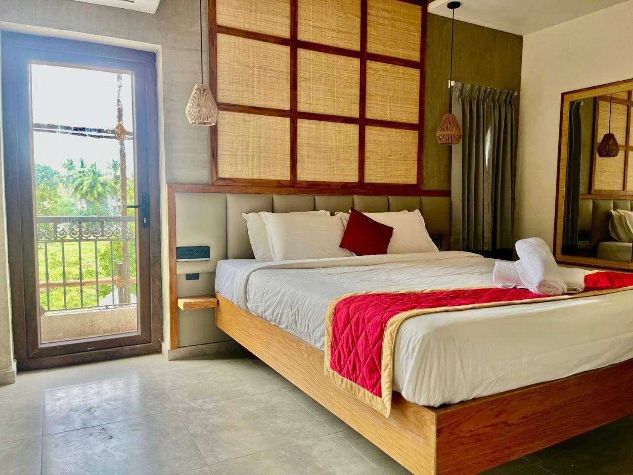Hotel Castle Manor - Auroville Beach Pondicherry Bagian luar foto