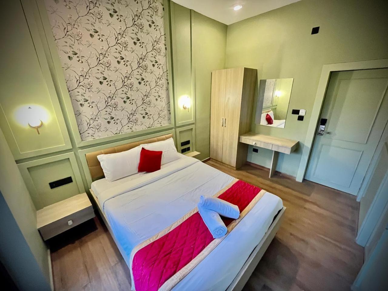 Hotel Castle Manor - Auroville Beach Pondicherry Bagian luar foto