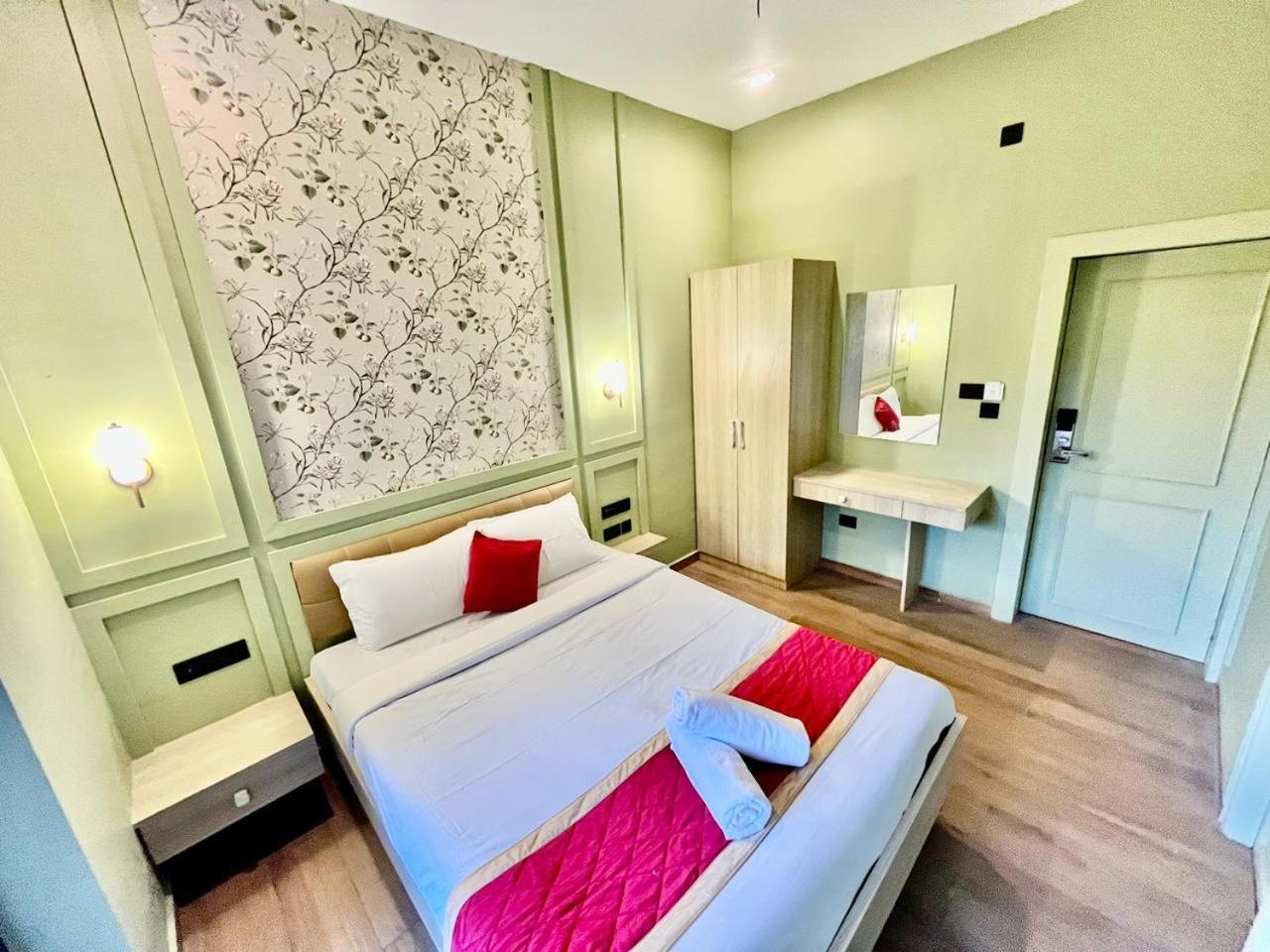 Hotel Castle Manor - Auroville Beach Pondicherry Bagian luar foto